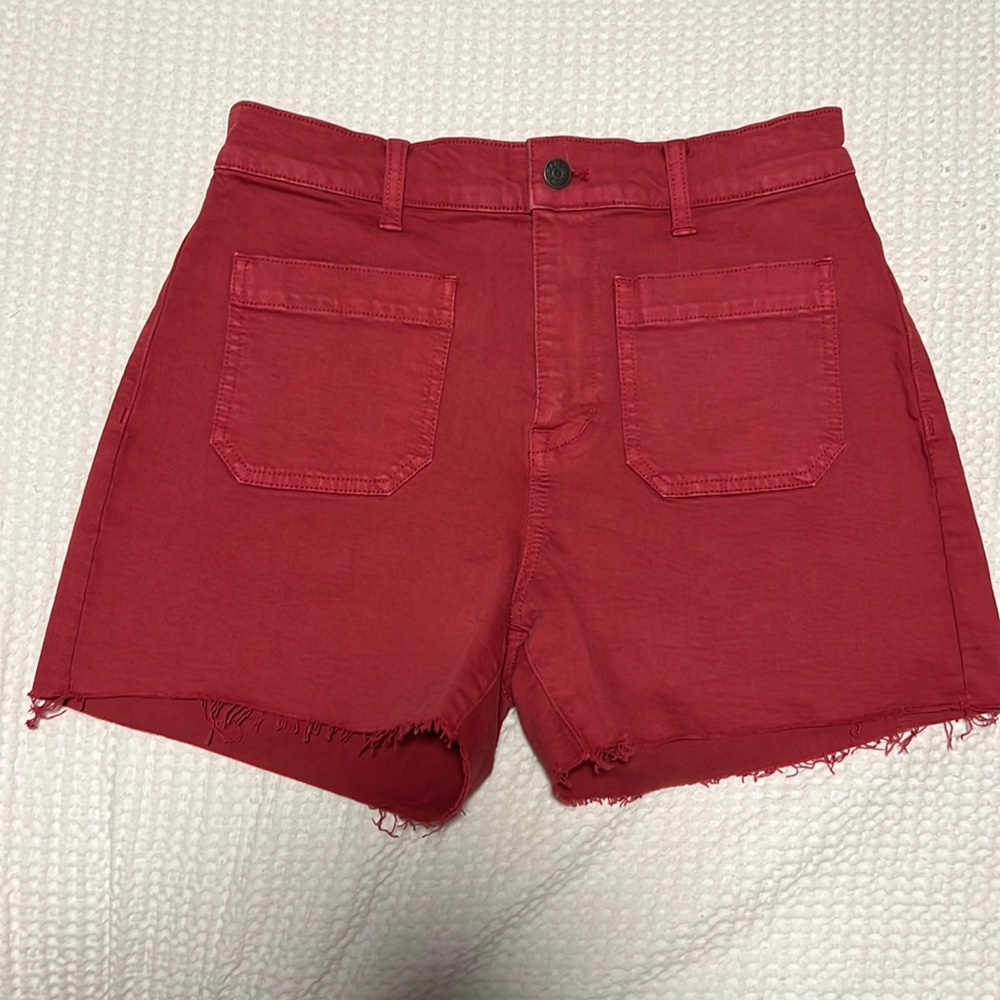 Madewell patch pocket shorts in Nantucket red color